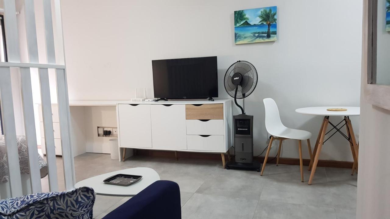 Modern Luxury Studio Fully Equipped Apartment Flic en Flac Exterior photo